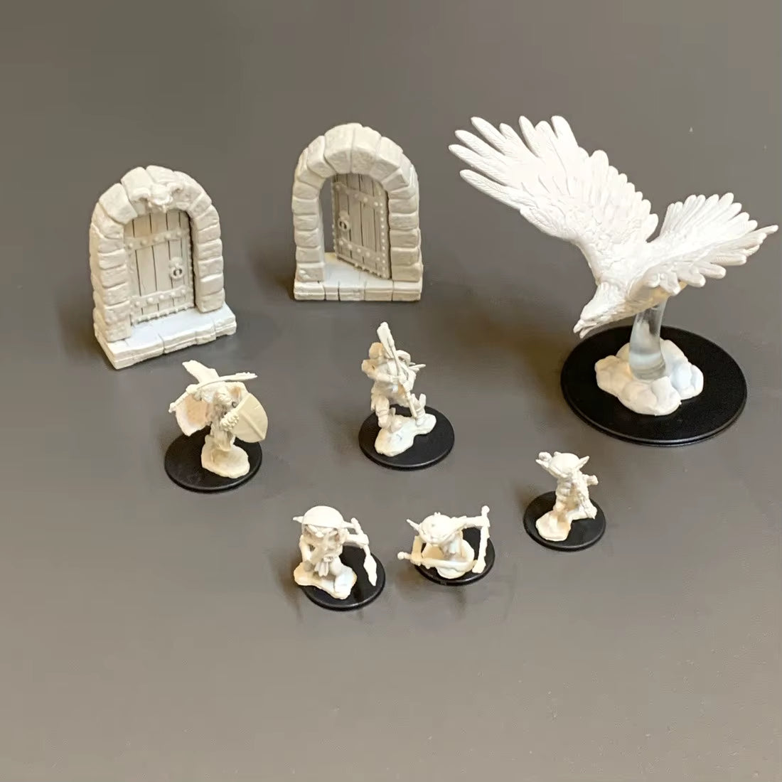 Pathfinder Board Game Dungeons Miniatures Male Elf Human Fighter Dwarf Barbarian Rust Monster Half Orc Role Playing Figures