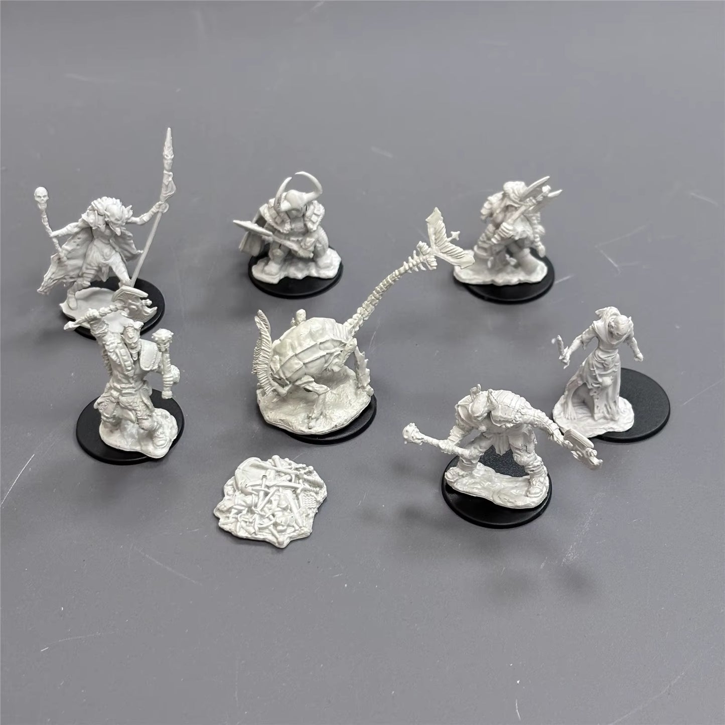 Pathfinder Board Game Dungeons Miniatures Male Elf Human Fighter Dwarf Barbarian Rust Monster Half Orc Role Playing Figures