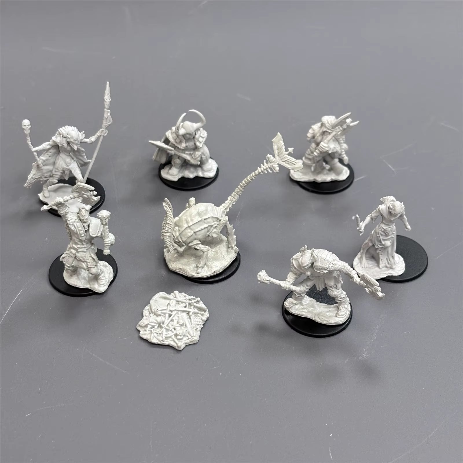 Pathfinder Board Game Dungeons Miniatures Male Elf Human Fighter Dwarf Barbarian Rust Monster Half Orc Role Playing Figures